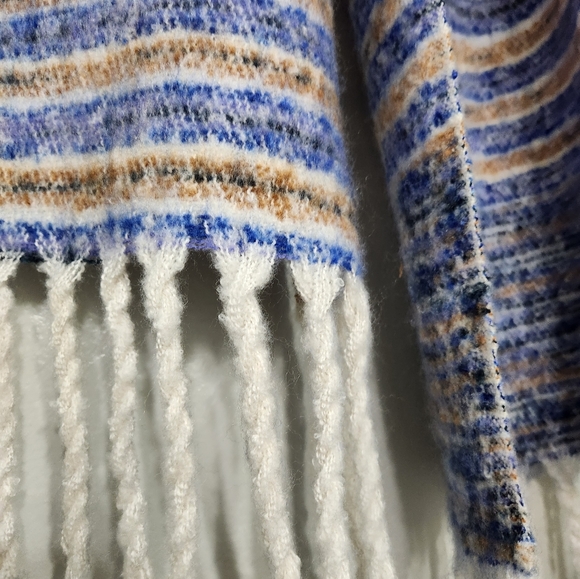 ICHI La Cornelia Soft Fuzzy Fringe Chunky Scarf - Picture 3 of 5